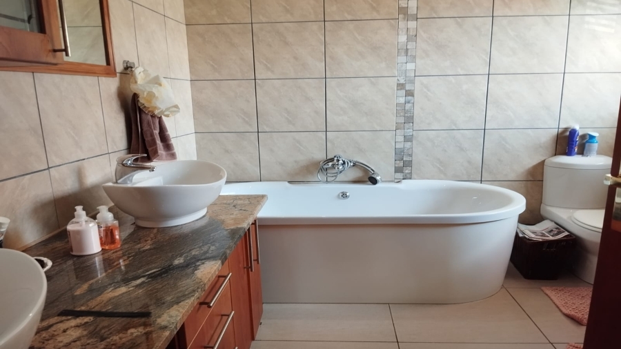 3 Bedroom Property for Sale in Van Der Hoff Park North West